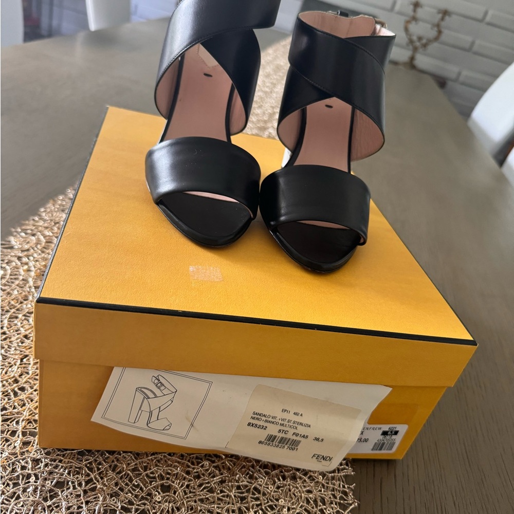 Authentic fendi birds of paradise sandals,ankle strap leather black size 36.5
